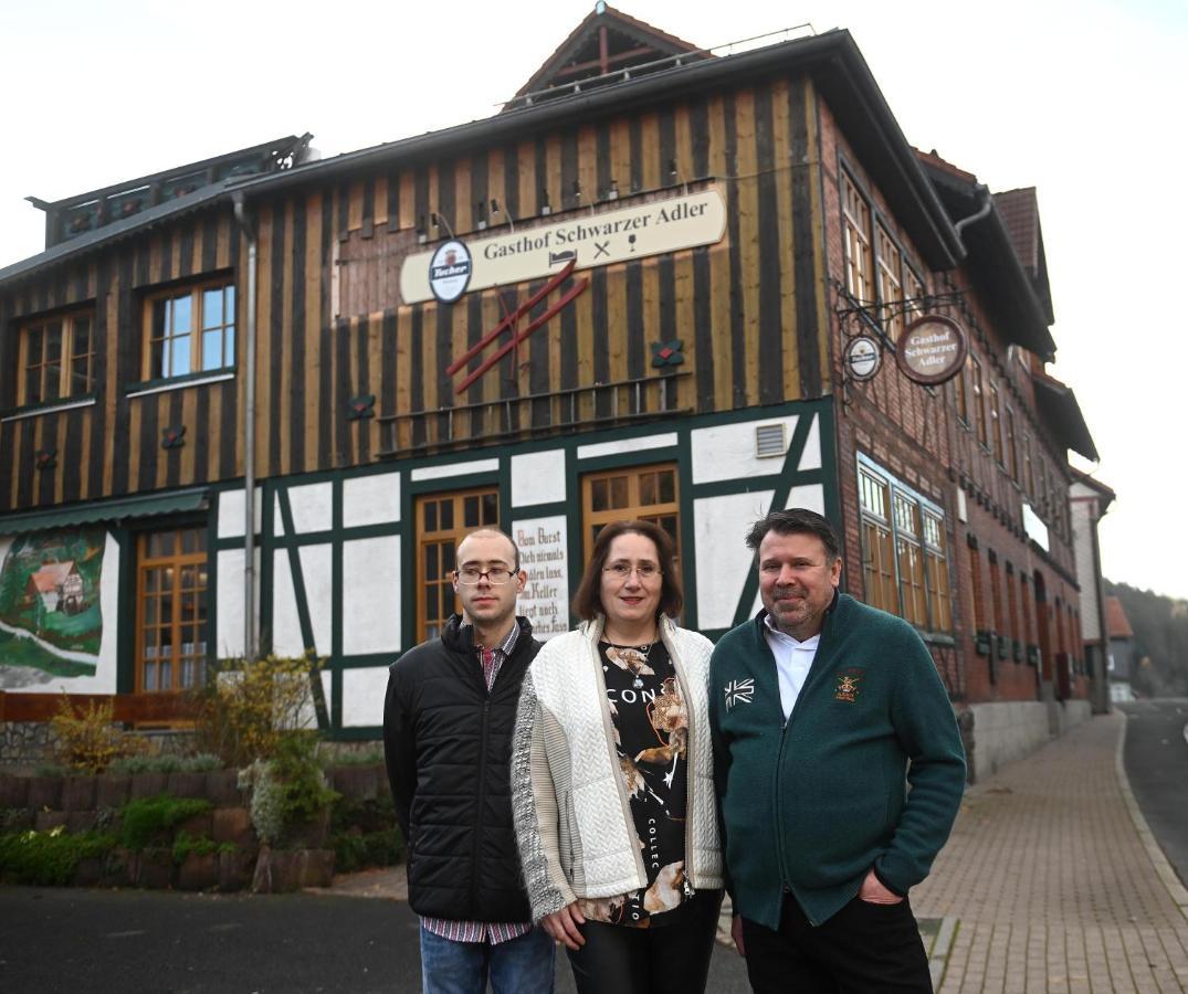 Gasthof & Pension "Schwarzer Adler" Masserberg Exterior foto